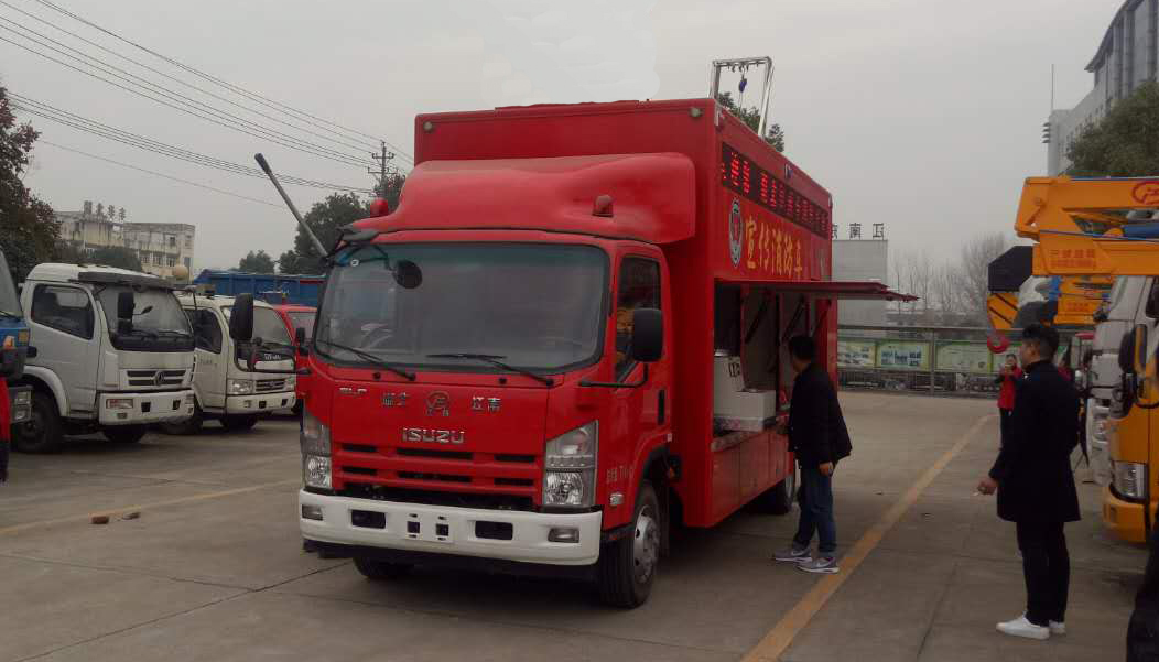 小型消防車如何通過(guò)凸凹泥濘道路