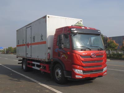 江特牌JDF5180XRYC6型易燃液體廂式運(yùn)輸車(chē)