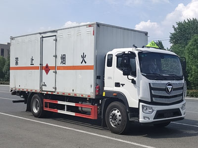 江特牌JDF5181XRYB6型易燃液體廂式運(yùn)輸車(chē)